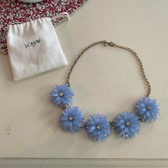 J. Crew Jewelry - ⭐️Jcrew periwinkle flower statement necklace